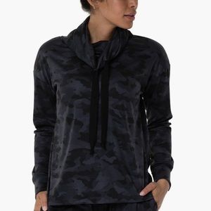 💫SOLD💫Onzie Camo Hoodie Sweatshirt